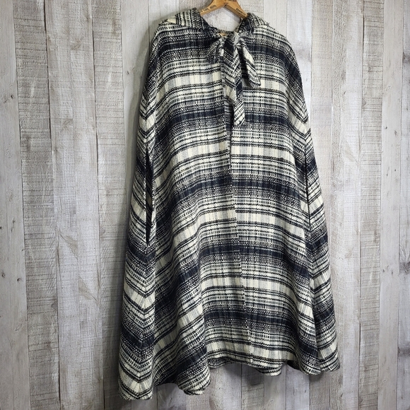 Arola Wool Black and White Plaid Cape/Poncho With Hood. Black & White - Picture 1 of 15